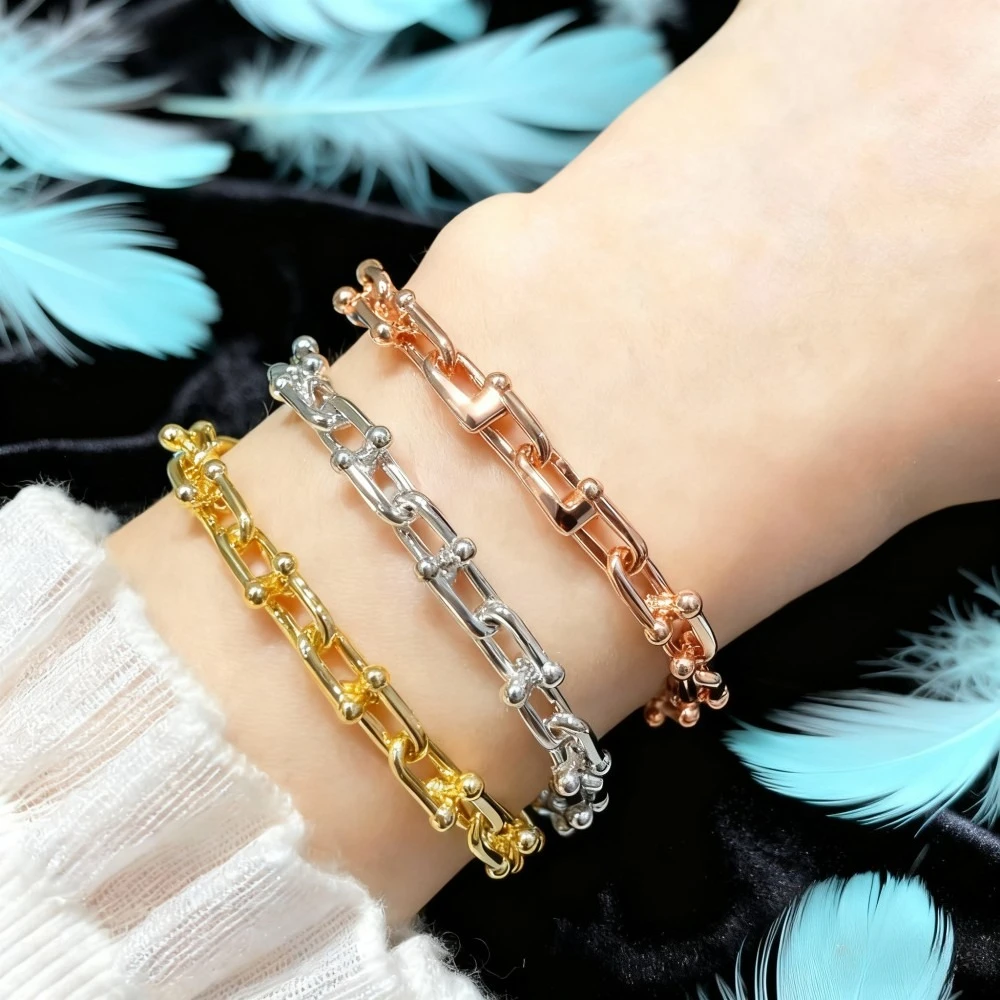 

2025 trendy accessories Luxury Retro 2025 Horse - hoof Lovers Bracelet, Classic for Valentine's & Anniversaries