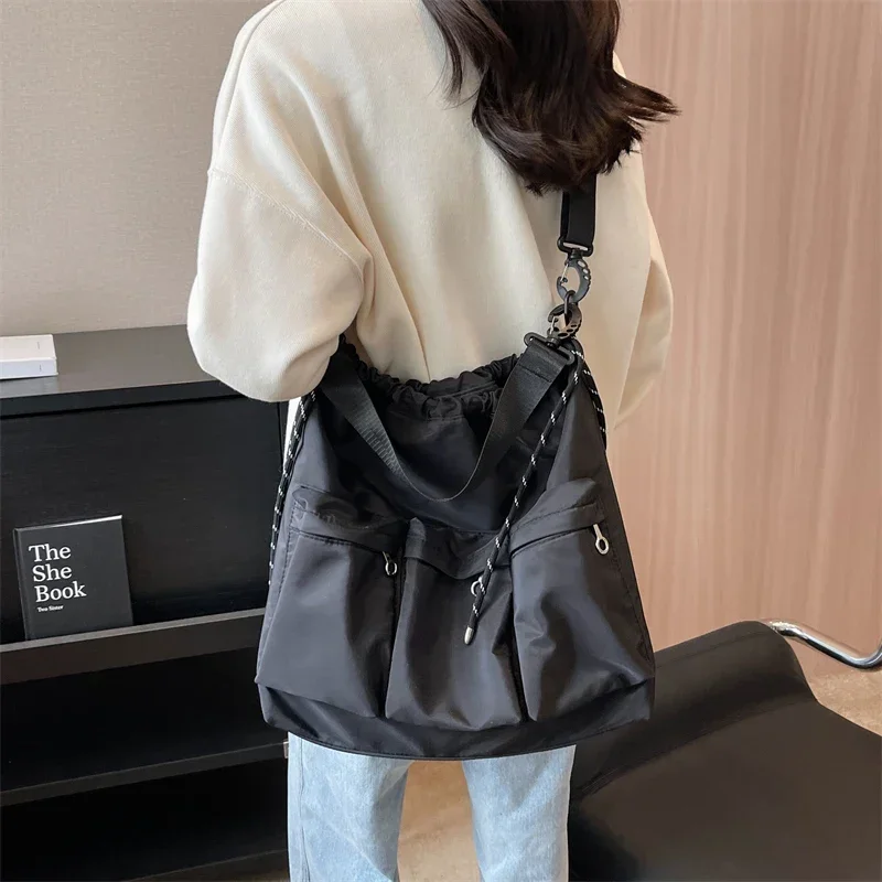 

Large Capacity Women's Shoulder Bag New High Quality Trendy and Versatile Drawstring Opening Youth Ladies Crossbody Bag