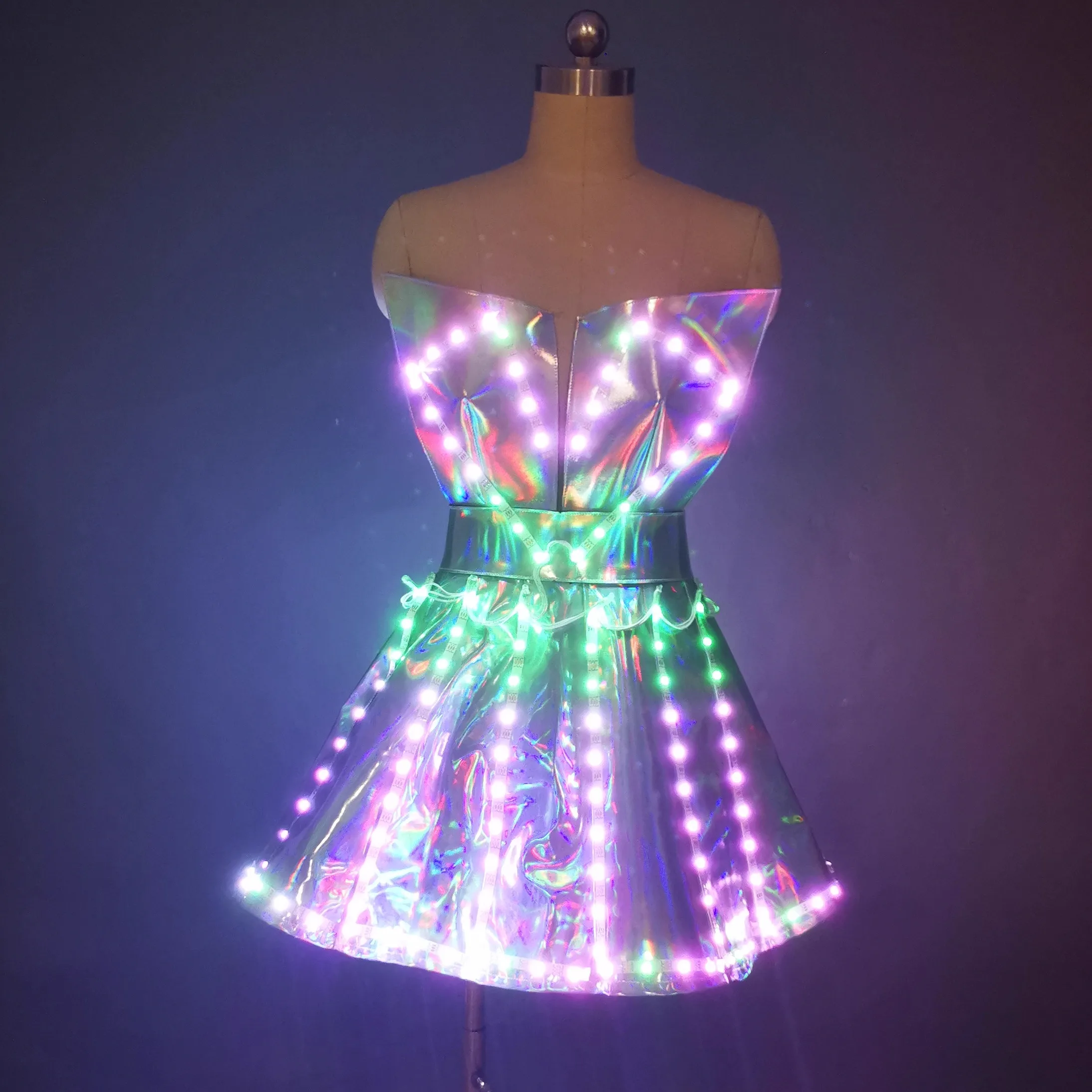 

Светящееся LED-платье-халтер с радужной подсветкой, костюм для выступлений, наряд для Хэллоуина, косплей-костюм, короткий рукав, короткие шорты для молодежи