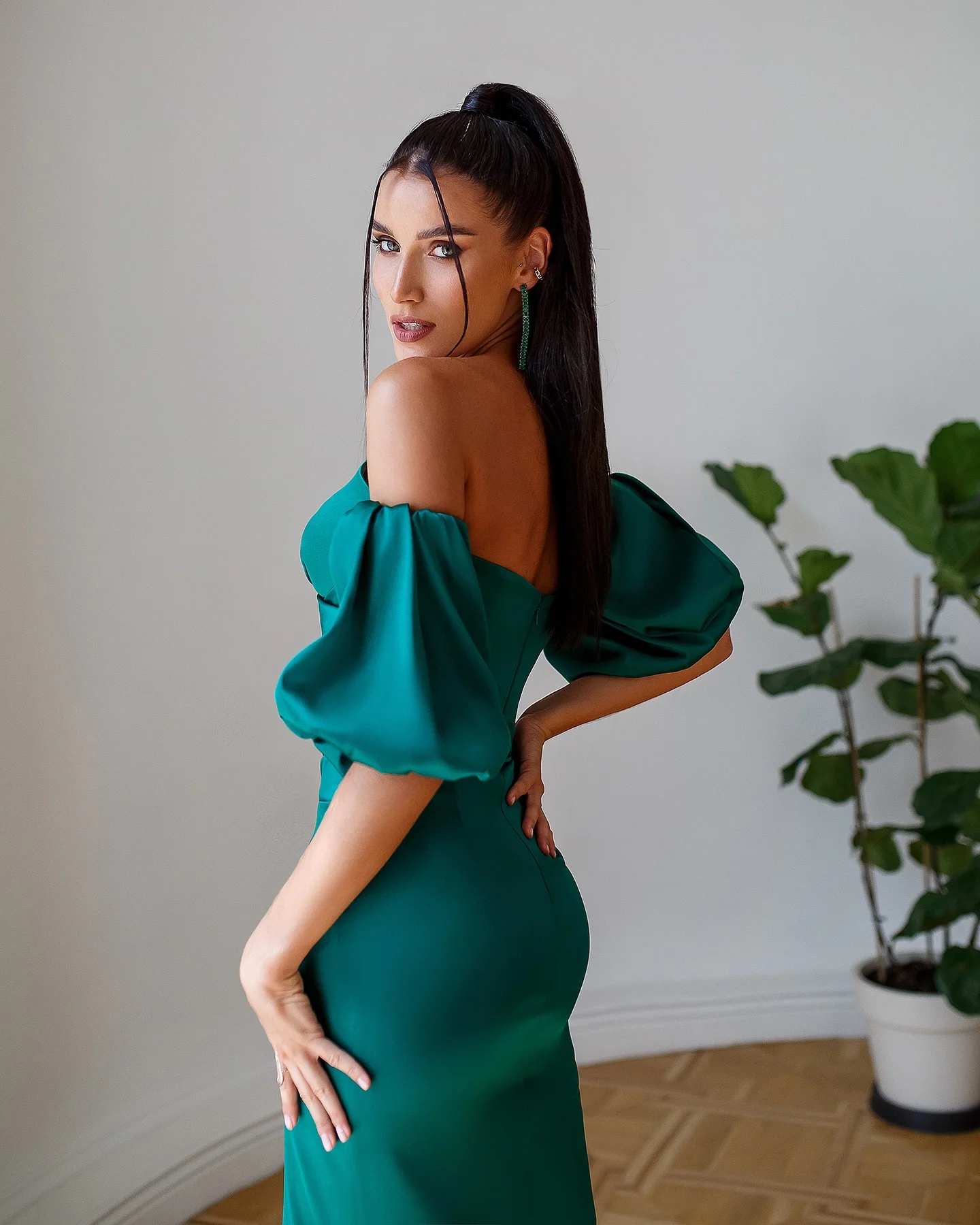 

Customized Evening Dress Exquisite Satin Strapless Detachable Sleeve Prom Gowns Elegant Straight Tea Length Ruched Party Dresses