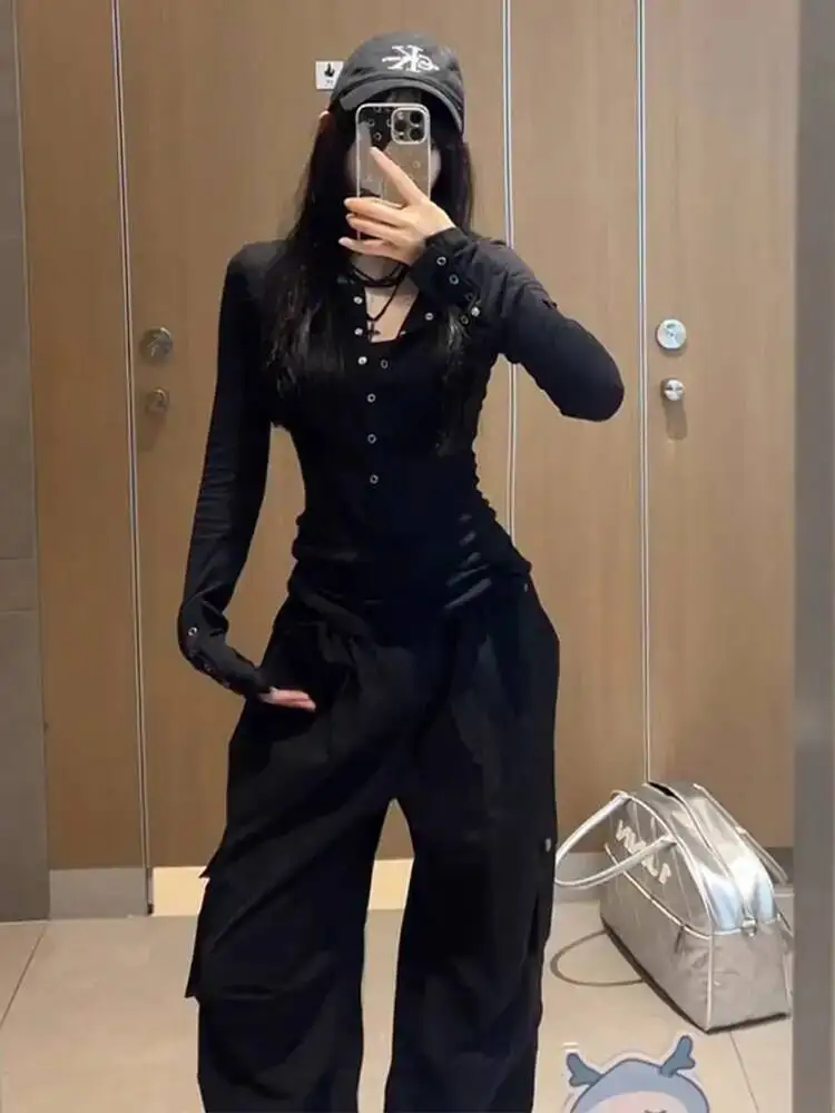 Damska warstwa bazowa 2025 Jesień Nowa elegancka koszulka damska z dekoltem w serek, długi rękaw, dopasowany krój, styl seksowny, wyszczuplająca bluzka bazowa