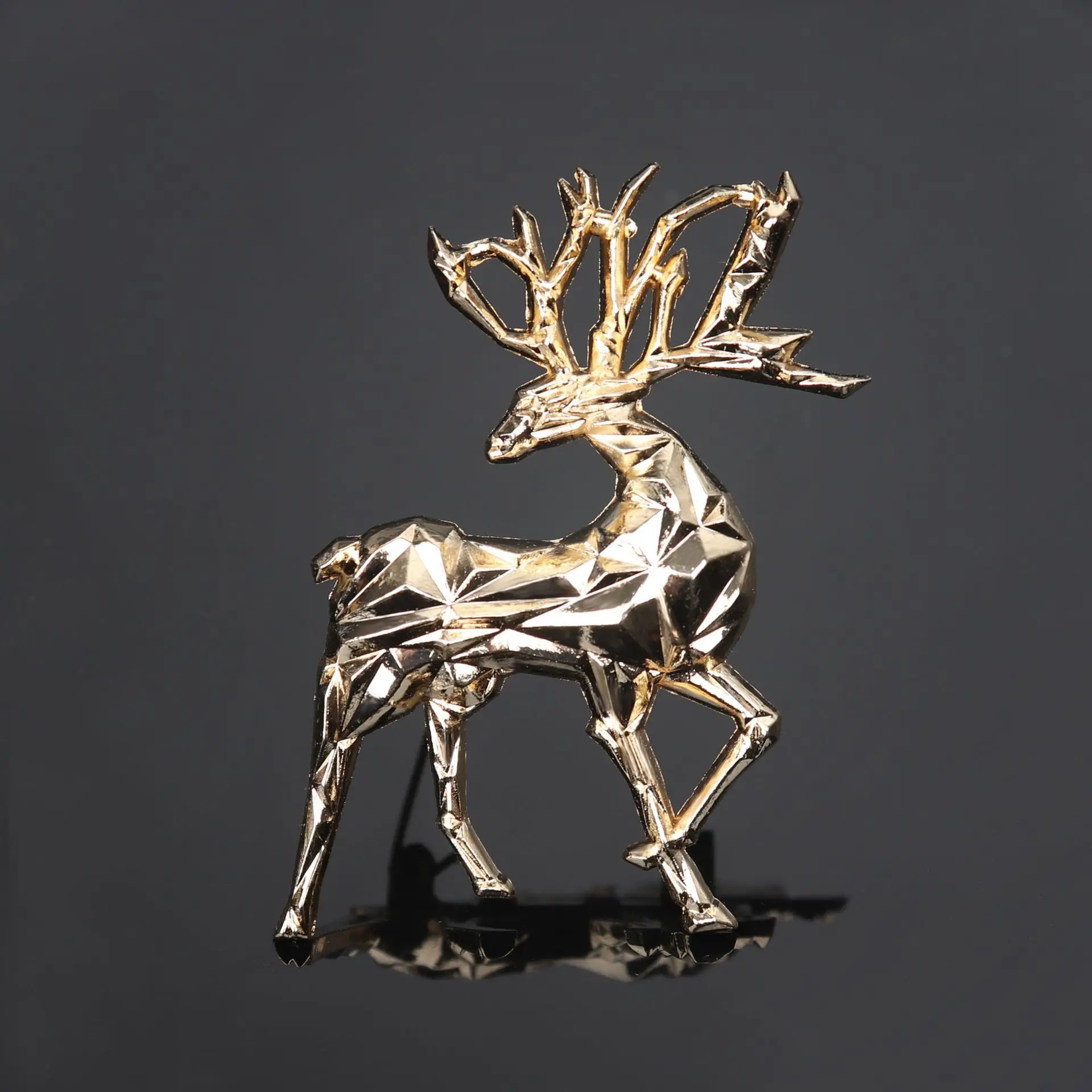 New Fashionable Three-dimensional Deer Brooch Exquisite Christmas Deer Men's Chest Flower Women's Clothing Accessories Gift