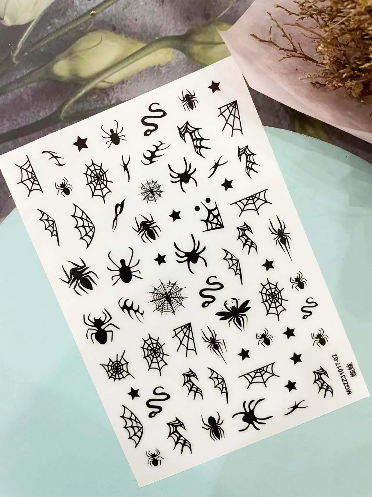 Fashion New Arrival Nail Stickers Hot Selling Spider and Spider Web Nail Decorations Back Glue Dry Nail Decals Nail Art Manicure