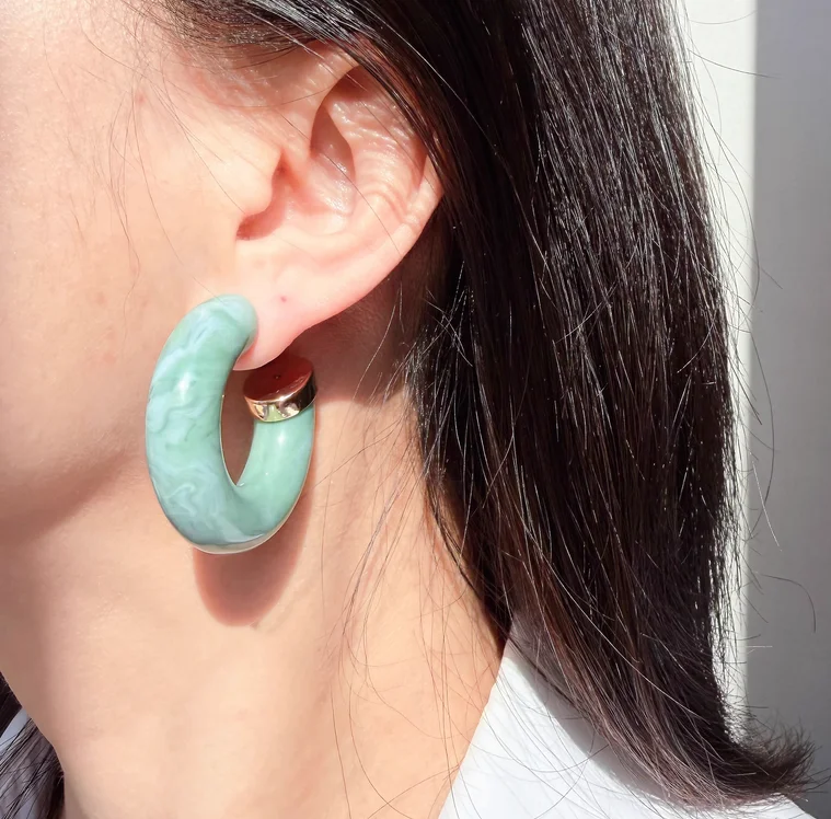 

Преувеличенные серьги из смолы в стиле ретро в стиле ретро меньшинства, женские круглые серьги из янтаря