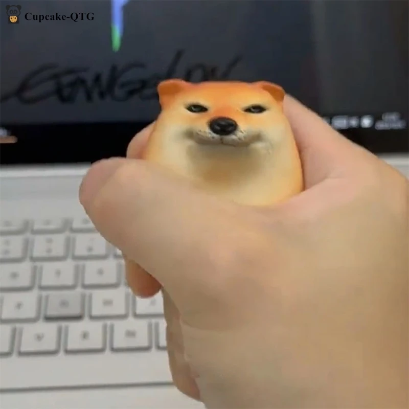 クリエイティブshibainuリアルな卵の形のPVCデスクの装飾、犬と卵の外反母趾の装飾、家庭、オフィス、新年の贈り物、1個