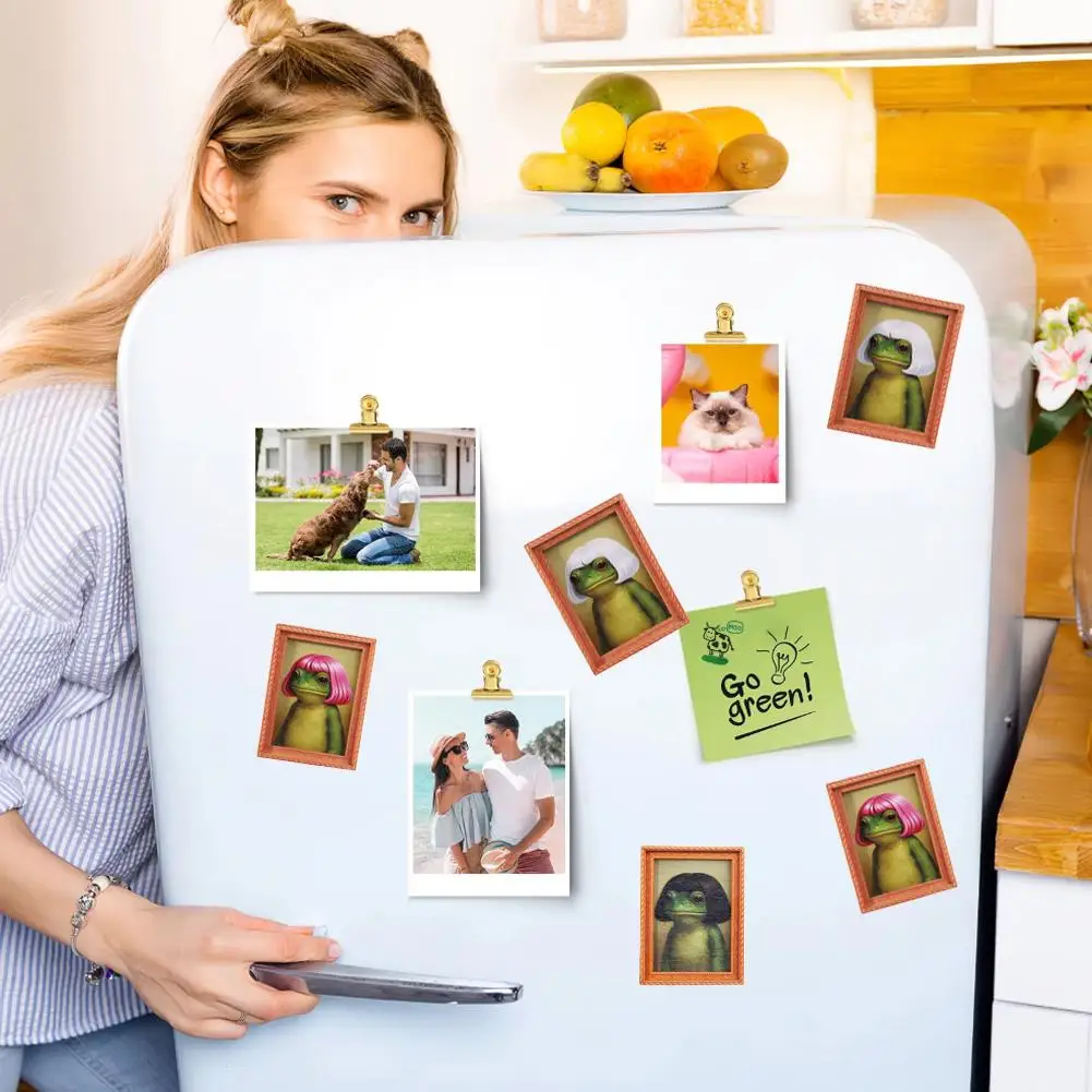 2026 Lindos y creativos imanes de nevera de rana con marco de fotos de madera, rana con peinado divertido, mini decoración de cocina, adorno de Año Nuevo para puerta de entrada