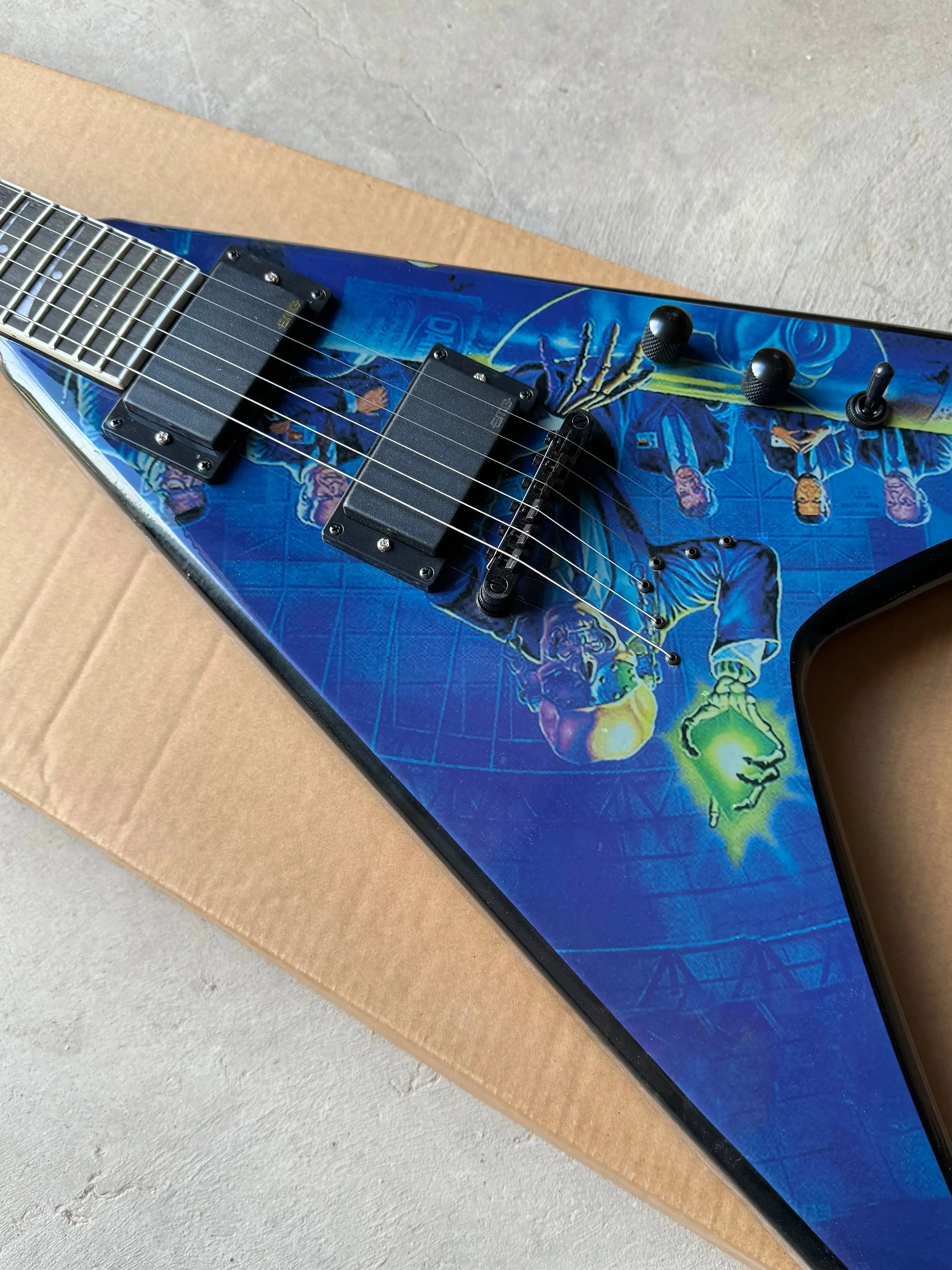 flying v electric guitar High quality V-shaped dovetail Dave Mustaine signature active pickup in stock fast shipping