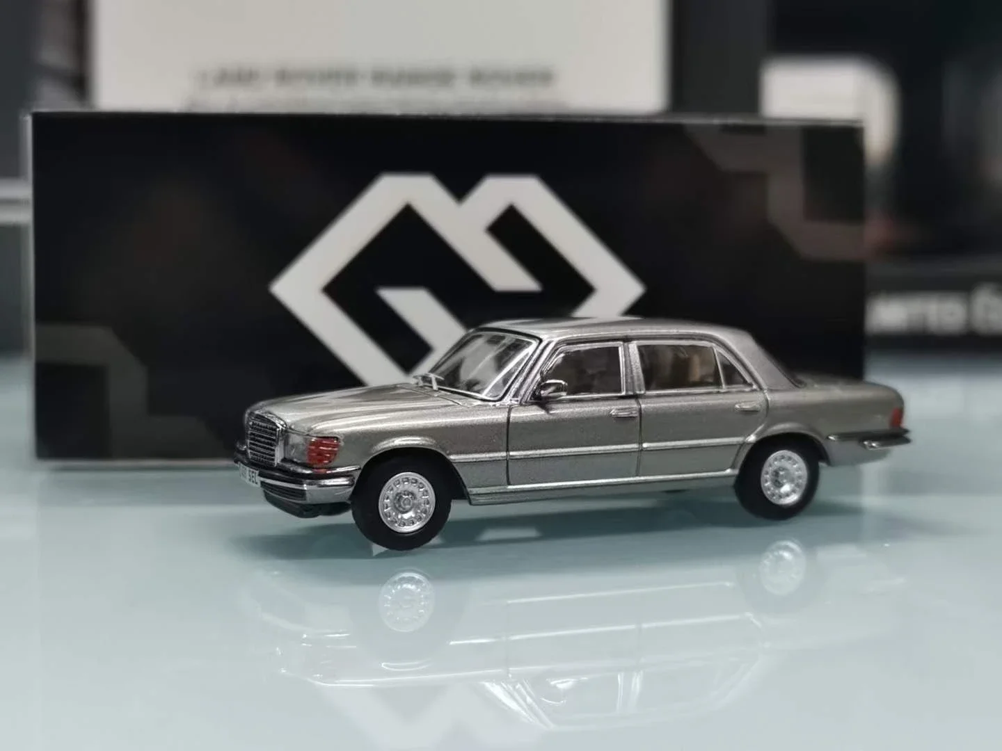 MaxWell 1:64 1976 S 450SEL W116 Metal Gray /Green Blue limited699 Diecast Model Car