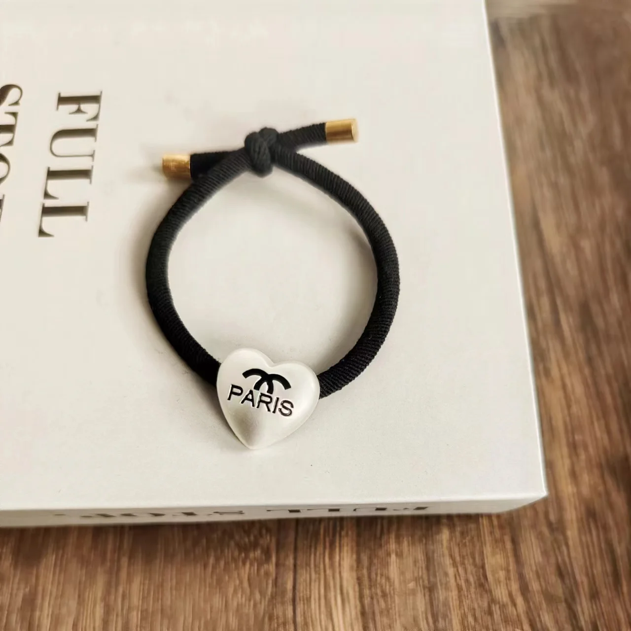 

New high-end fashionable 2026 luxury elastic hair band with retro and exquisite design, luxurious and designer hair accessory