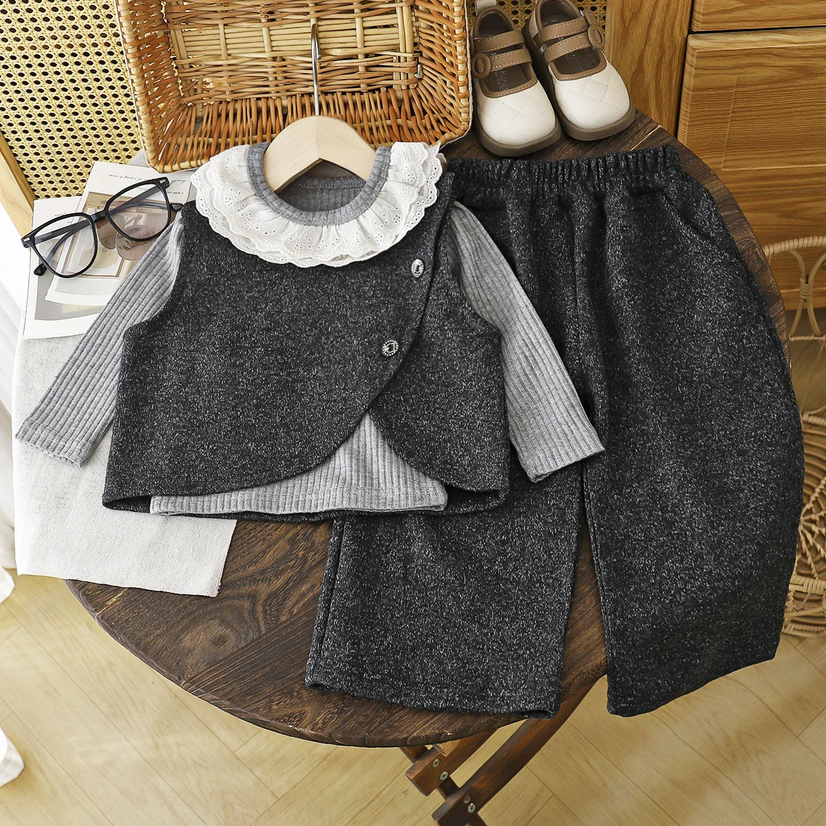1-6 Jahre Herbst-Mädchenweste im Korea-Stil mit Rüschen und Spitze, O-Ausschnitt, Langarm-Oberteil, Weiche Elastische Taille, Kinderhose – Detail 12