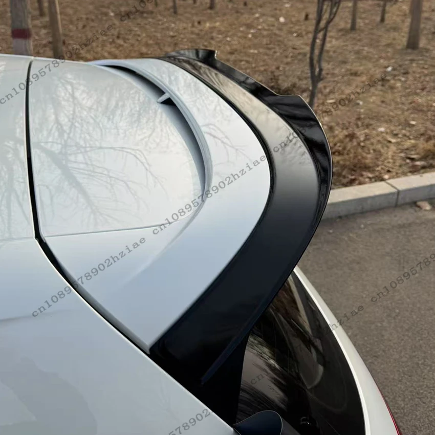 غطاء جناح سبويلر للتمديد العلوي لسيارة VW Golf MK8 MK8.5 GTI/R Clubsport 2020-2024 غطاء سبويلر للسقف الخلفي باللون الأسود اللامع
