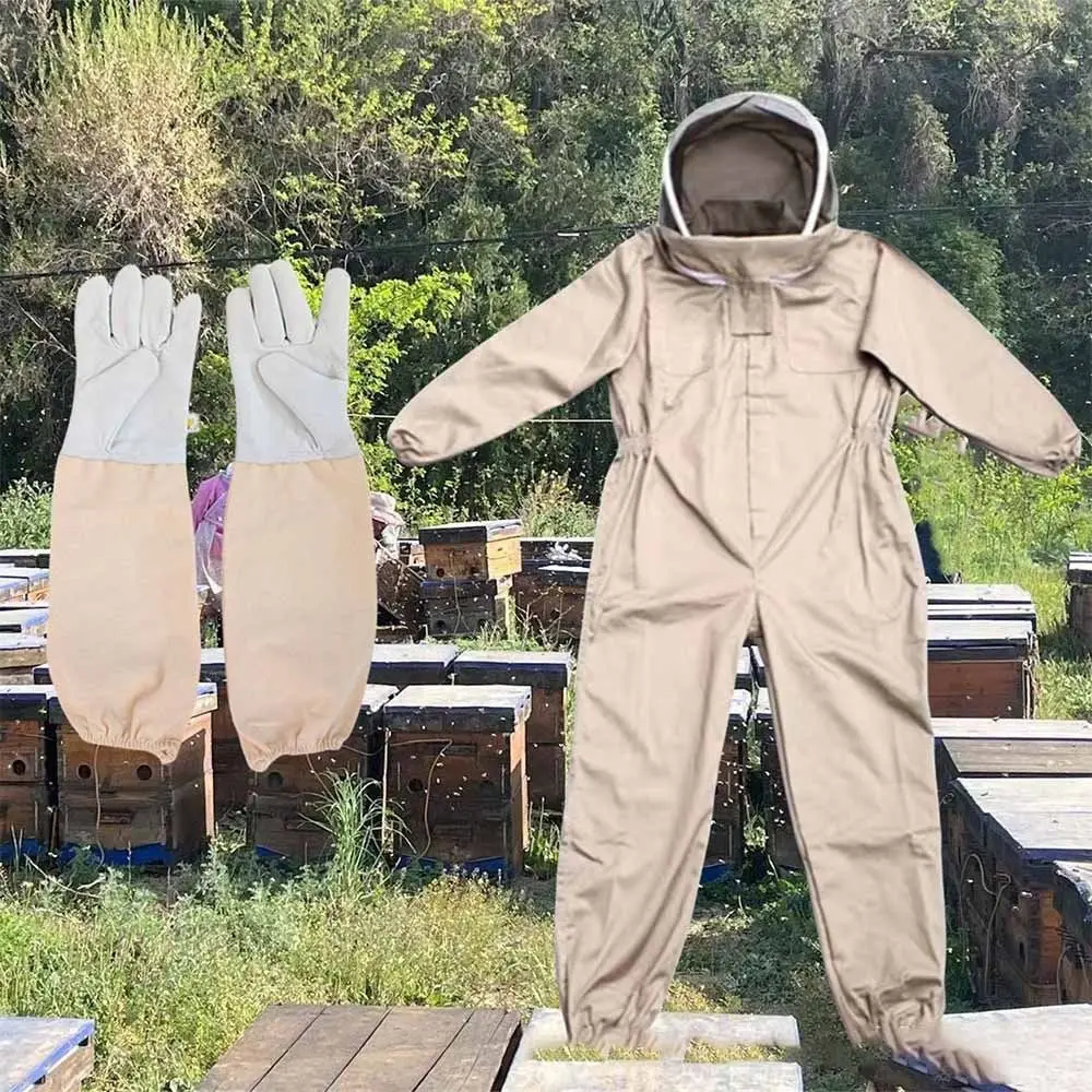 

Ventilated Design Beekeeping Protective Suits Durable Protective Coveralls Bee Suit with Gloves Long Sleeves Gloves
