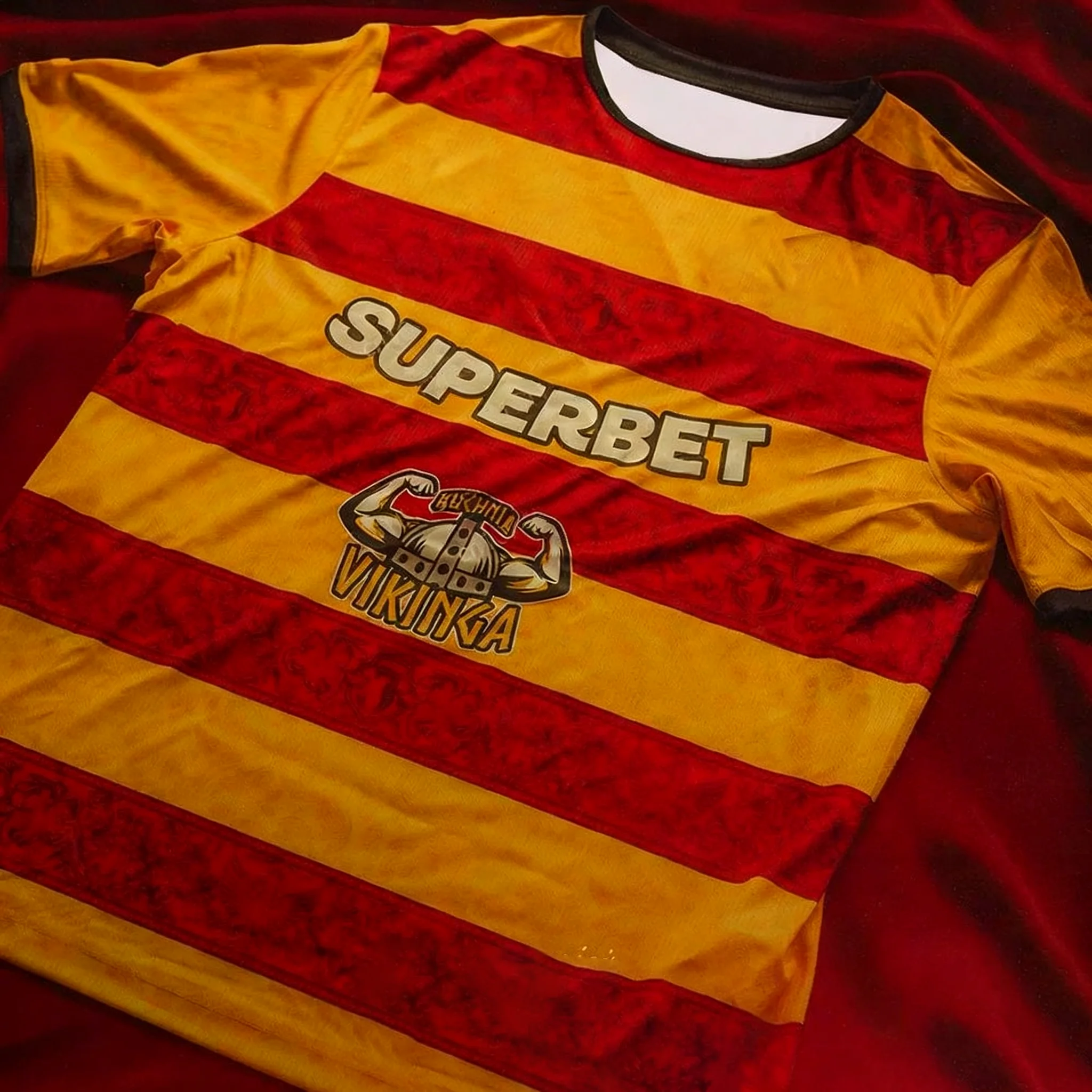 

25-26 New Polish Men's Football Jersey Breathable And Quick-Drying Loose Football Shirt Outdoor Training Fitness Sports Shirt