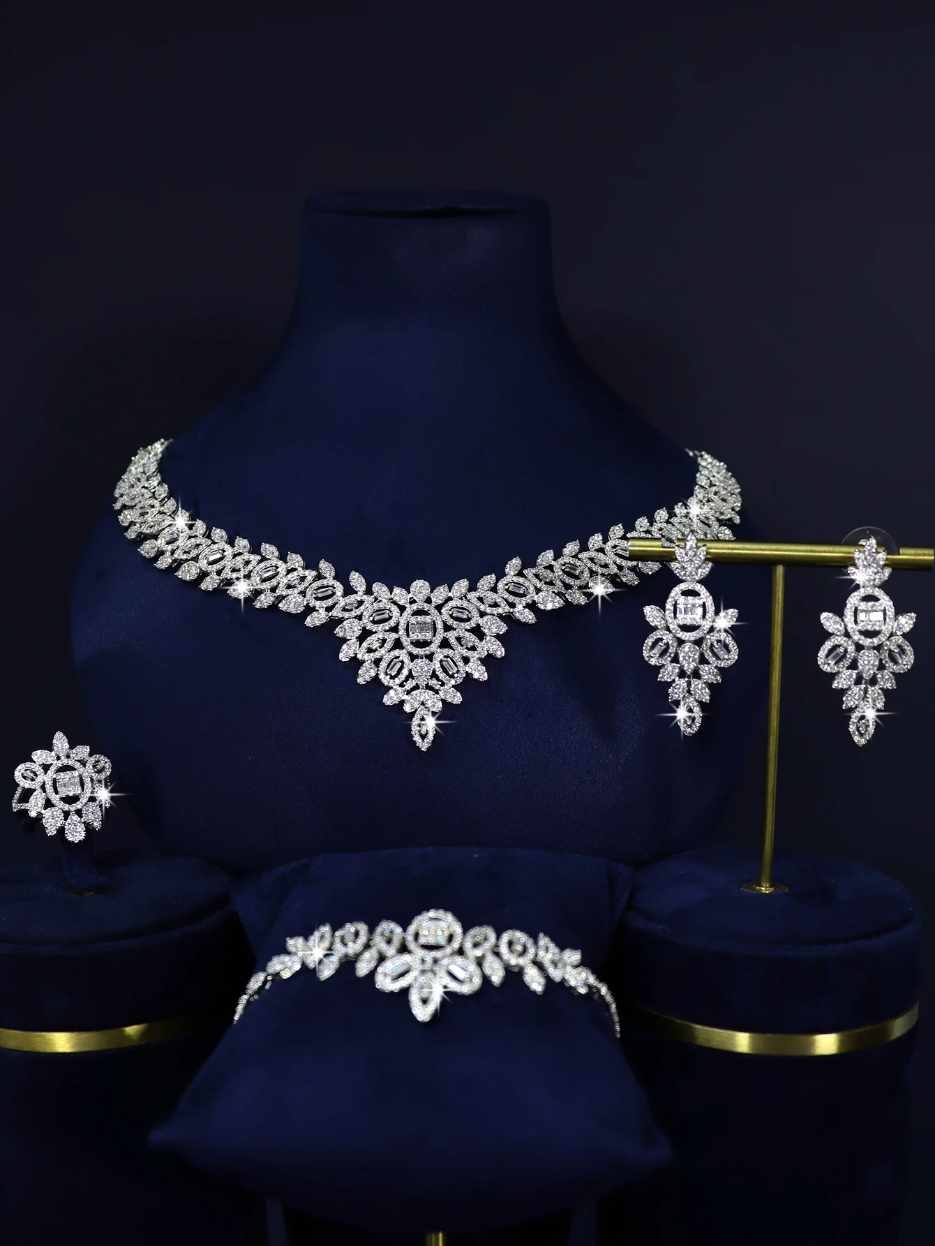 

5-piece platinum plated luxury series Middle East Dubai royal style bride wedding suit hand inlaid three-dimensional zirconia