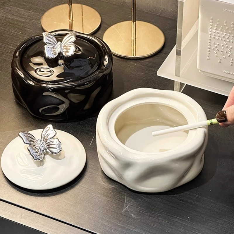

Light Luxury Ceramic Ashtray with Lid Anti Fly Ash Home Living Room High-end Atmosphere Creative Office Ashtray Minimalist