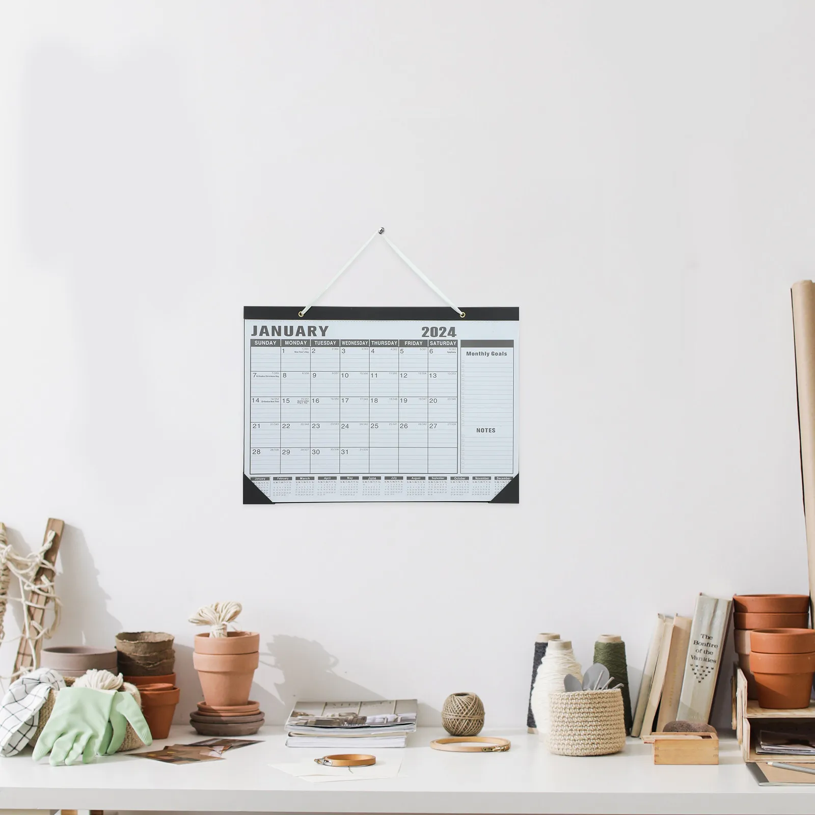 

Прочный настенный календарь на 2024-2025 годы, ежемесячный подвесной календарь для дома, офиса, семьи, простая установка, отслеживание назначений, ежедневный учет