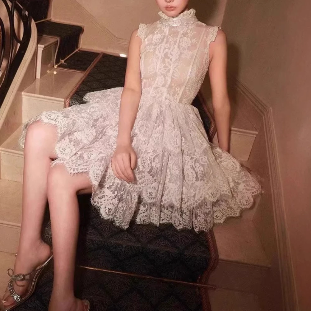 TWOTWINSTYLE, Mini vestidos lisos adelgazantes de encaje empalmado para mujer, cuello redondo, sin mangas, Patchwork, volantes, vestido plegable para mujer, nuevo