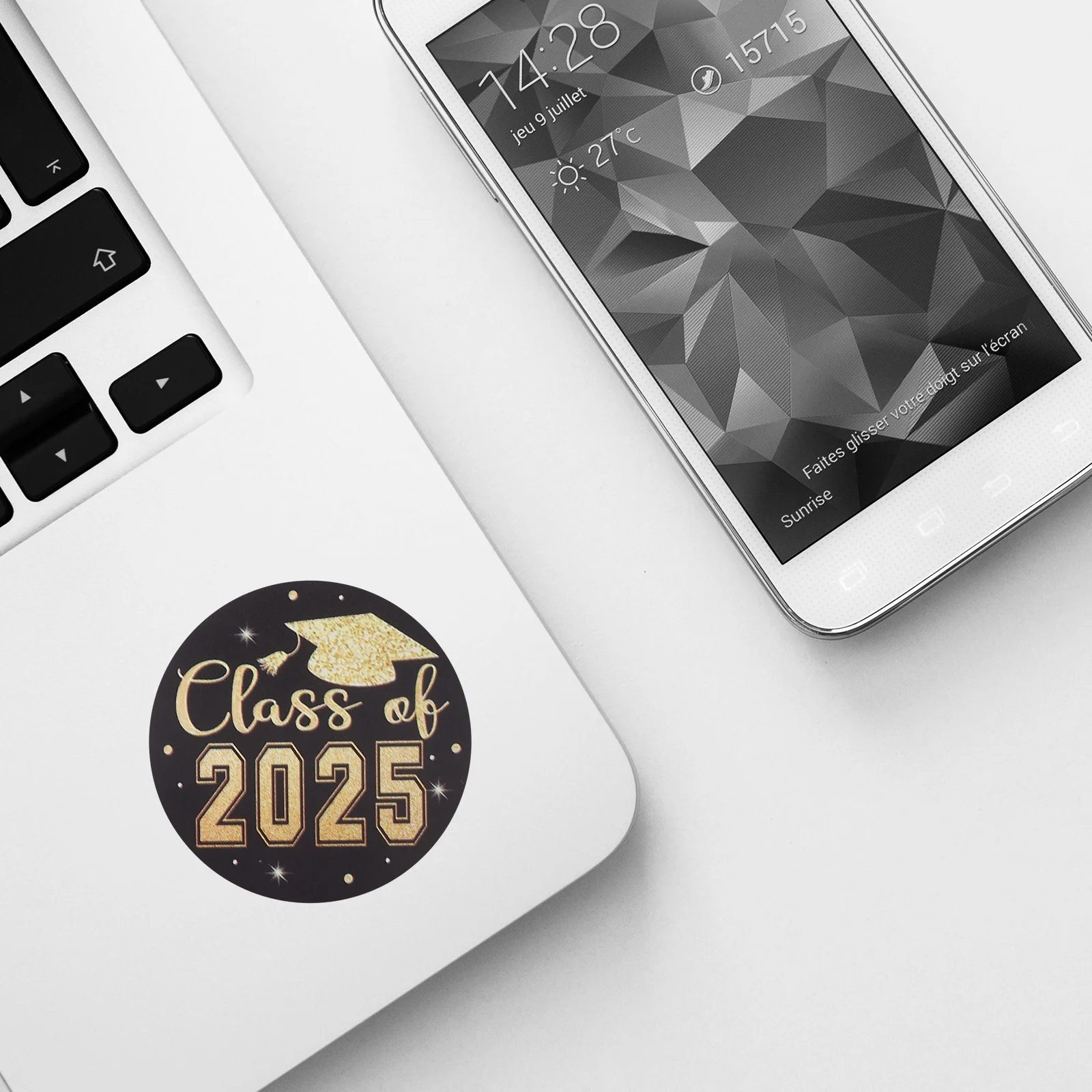 

1 Roll Graduation Stickers Class Of 2025 Self-Adhesive Labels For Graduation Cap Decoration Party Favors Envelope Seals Laptop