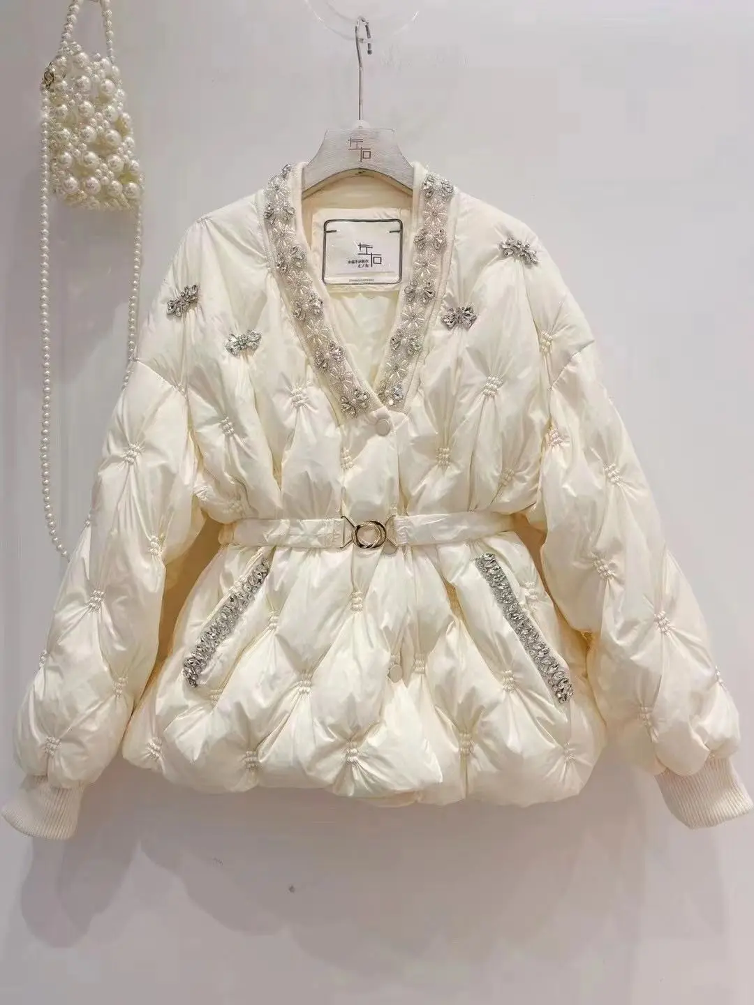 Parkas de manga larga con cuello en V para mujer, chaqueta acolchada de un solo pecho con cuentas de diamantes, abrigo informal de plumón de pato blanco, otoño e invierno, novedad de 2022