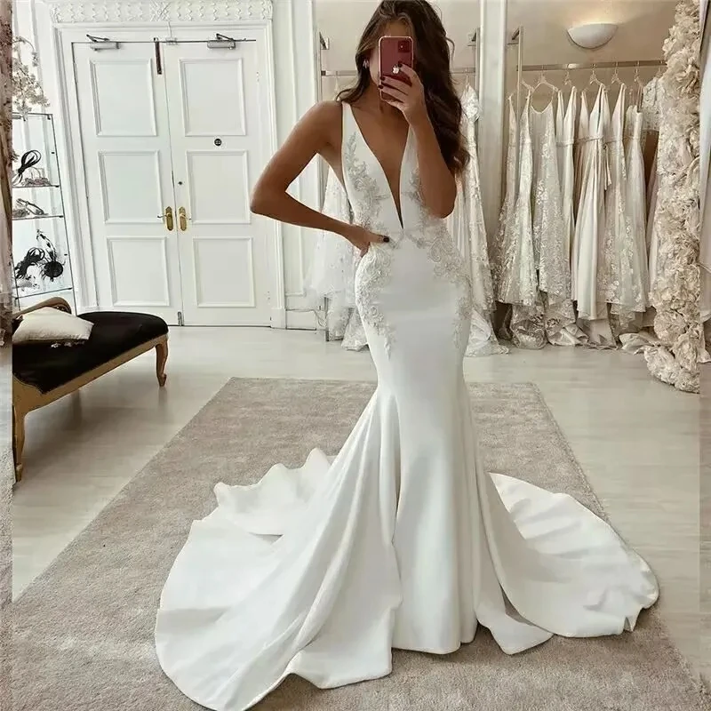 

Backless Lace Appliques Wedding Dresses Sexy Deep V Neck Ruched Satin Mermaid Ball Gowns Sleeveless Formal Bride Beach Party