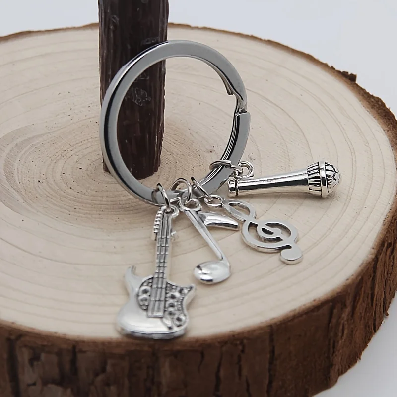 A Music-Themed Keychain Gift, Featuring a Microphone And Guitar Keyring, Perfect for Music Lovers As an Inspirational Accessory