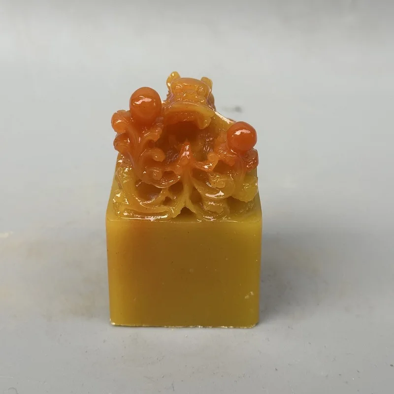Antique miscellaneous resin crafts, imitation Shoushan stone dragon playing in water seal, gold and stone engraving seal