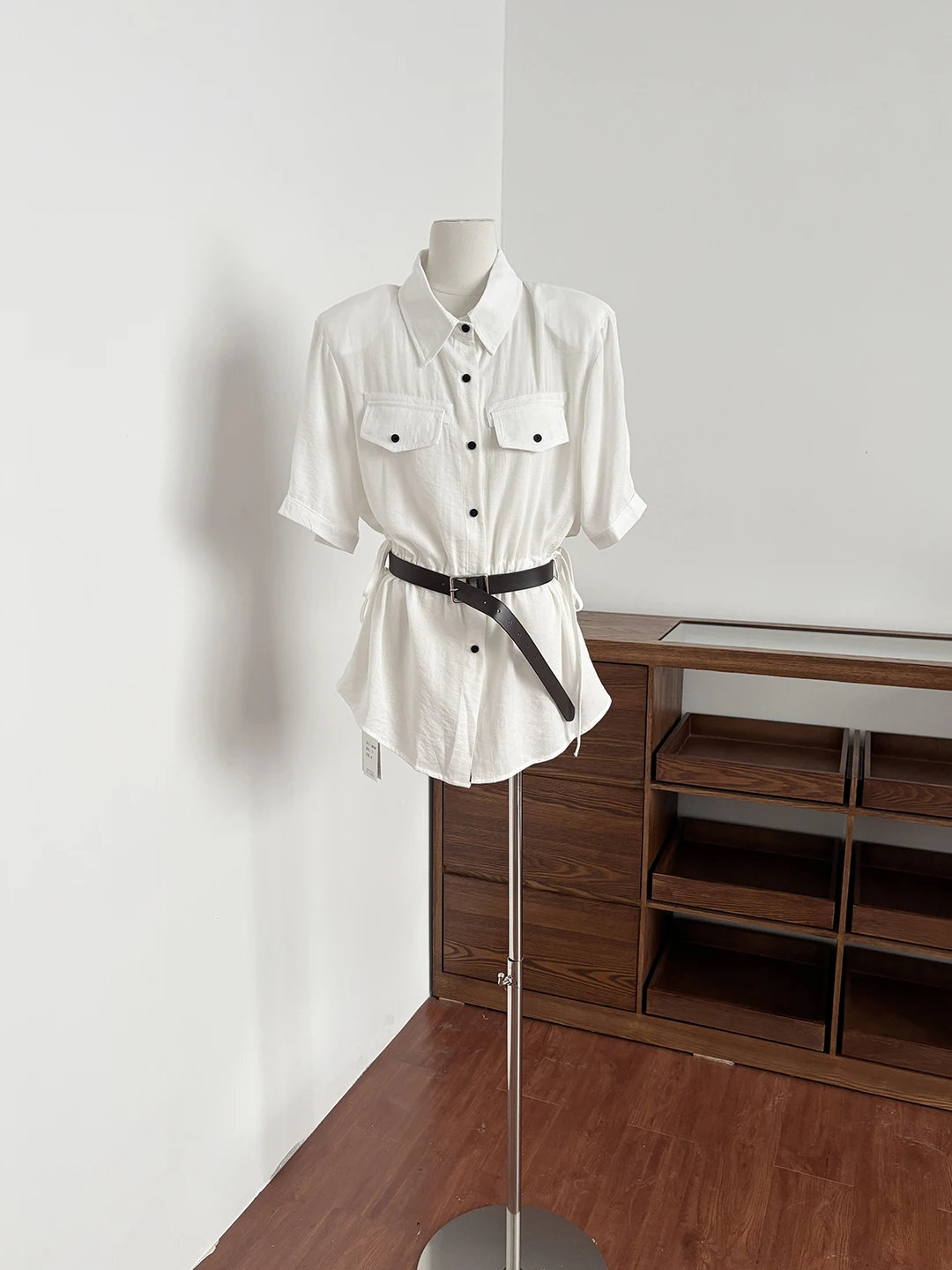 

Korean Style Versatile White Collar Short Sleeve Shirt Women's Summer Simple Loose Waist-Cinching Commute Mid-Length Top