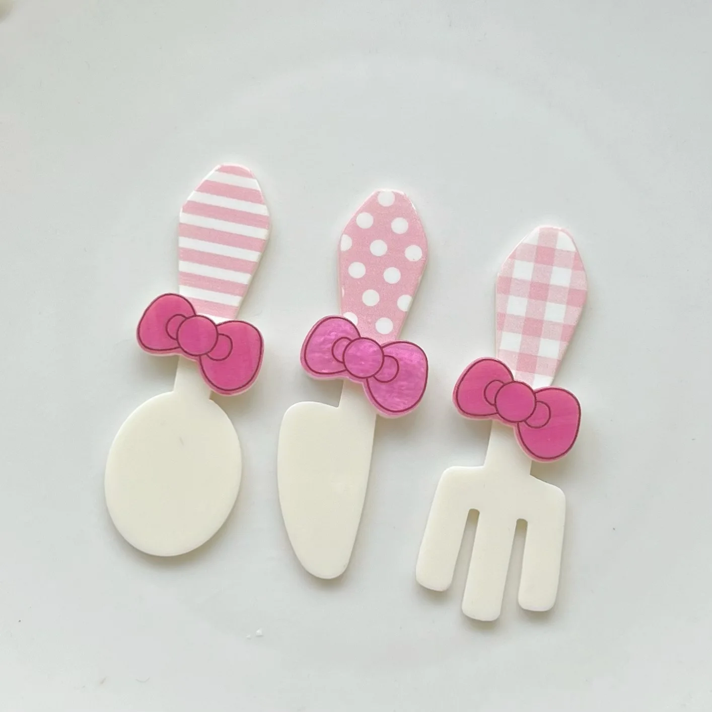 2 pezzi serie miniso rosa cartone animato acrilico flatback cabochon artigianato fai da te materiali creazione di gioielli charms