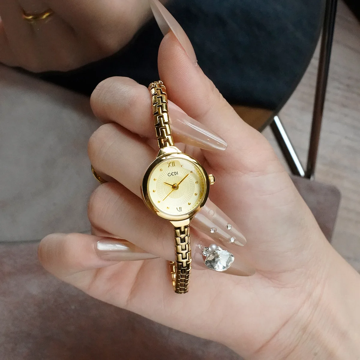 ZH244 Trendy and fashionable Women watch with a high-end feel, exquisite quartz watches for students,light luxury clock gifts ﻿
