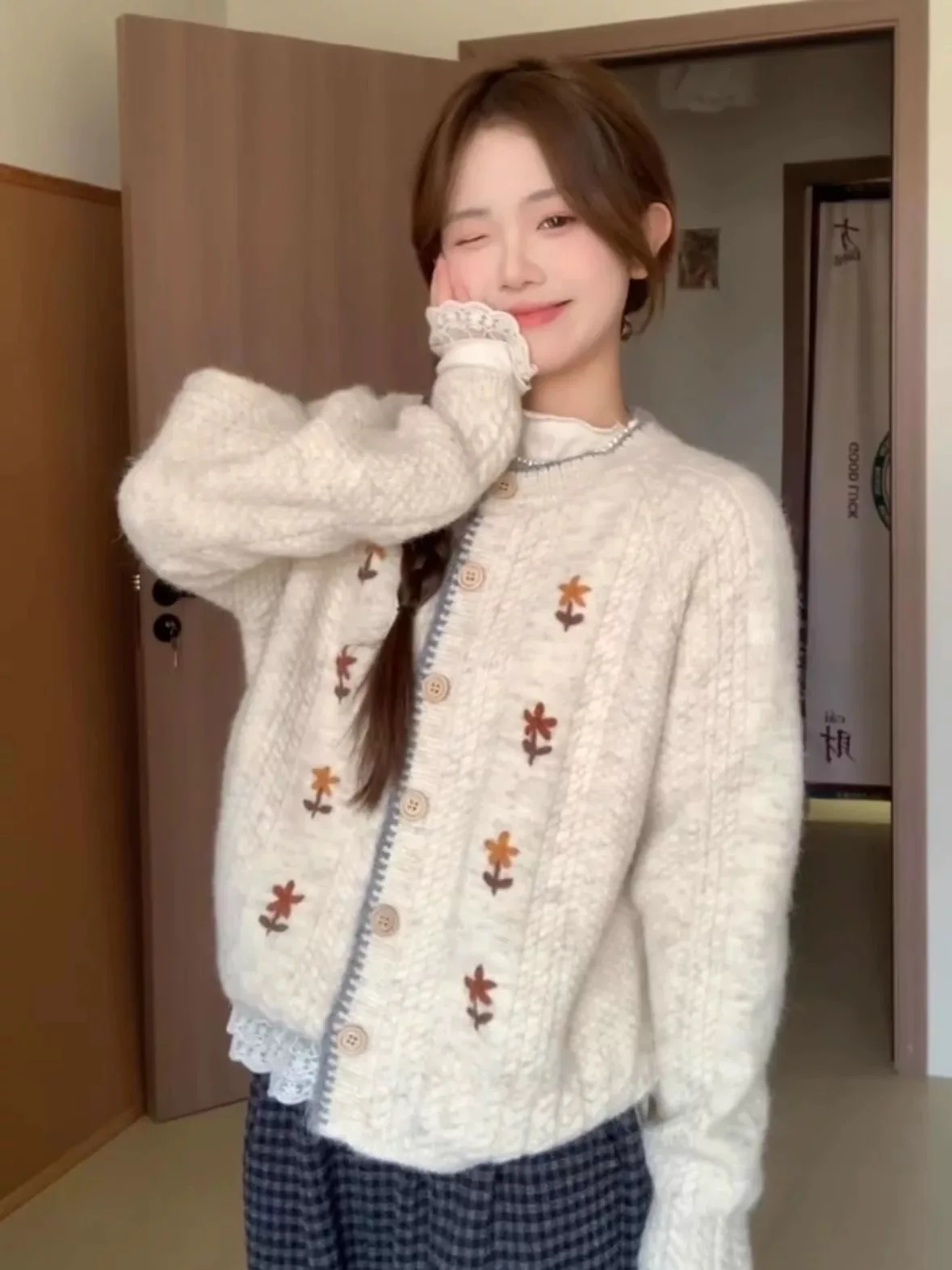 

Женские зимние кардиганы и свитеры из меха и трикотажа: пышные, в стиле панк, минималистичные, в клетку, с круглым вырезом, приятные к телу, в богемном и преппи-стиле, вязаные, для офиса (OL)