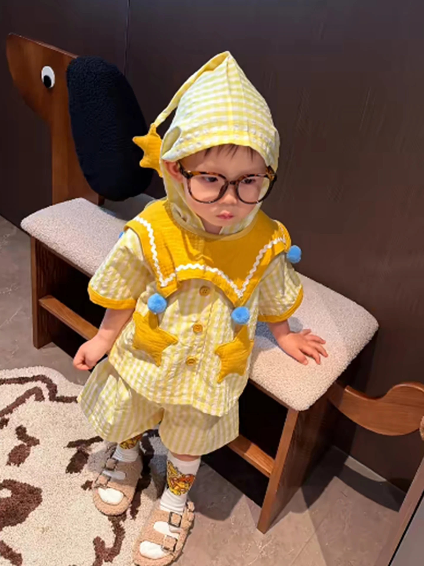completo-estivo-per-bambini-in-stile-coreano-set-di-tre-pezzi-con-pantaloncini-a-quadri-leggeri-e-cappello-per-bimbi