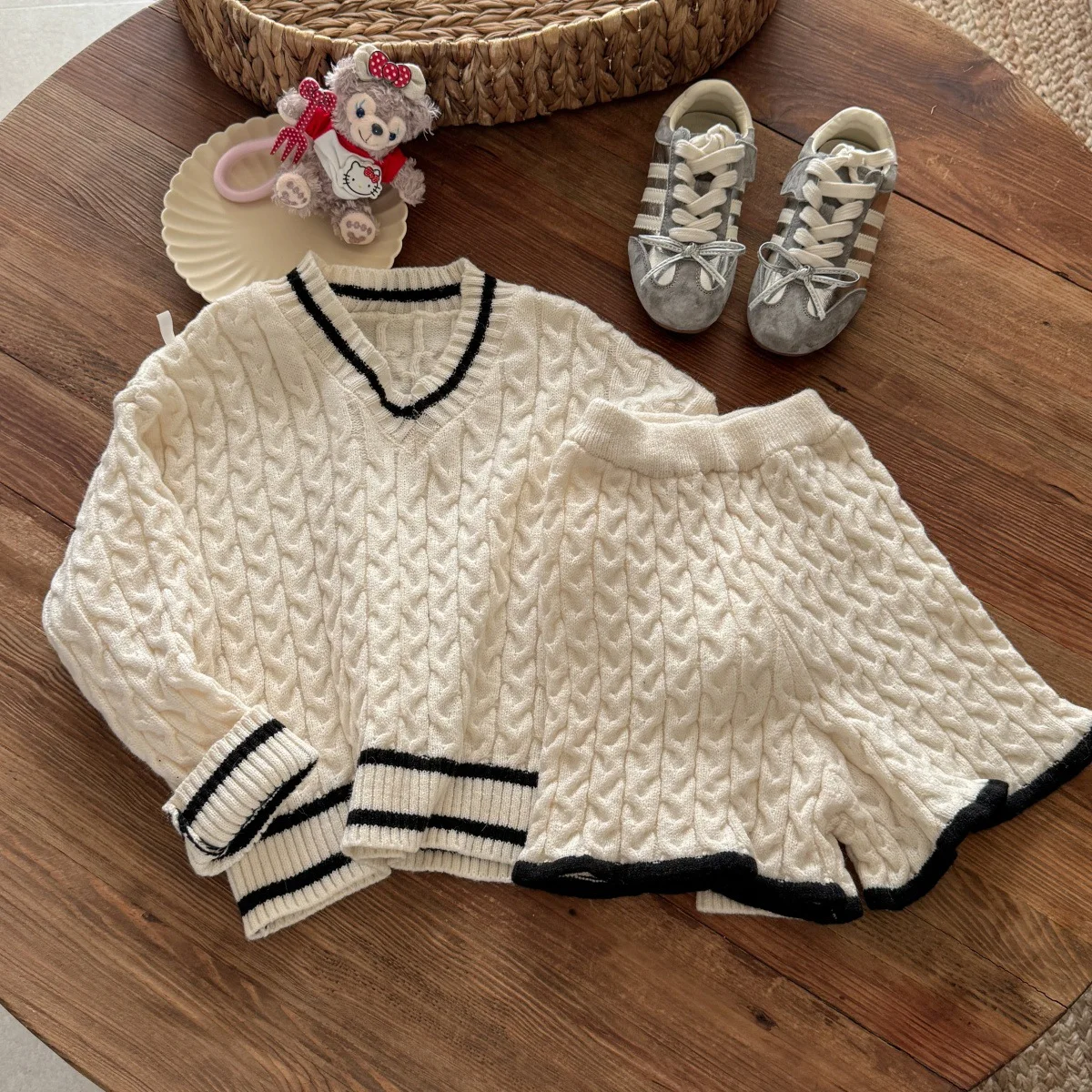 

Early Autumn Toddler Girls Two-piece Set V-neck Top+Elastic Waist Shorts Baby Girls Sets Long Sleeves Knitted Kids Girls Sets