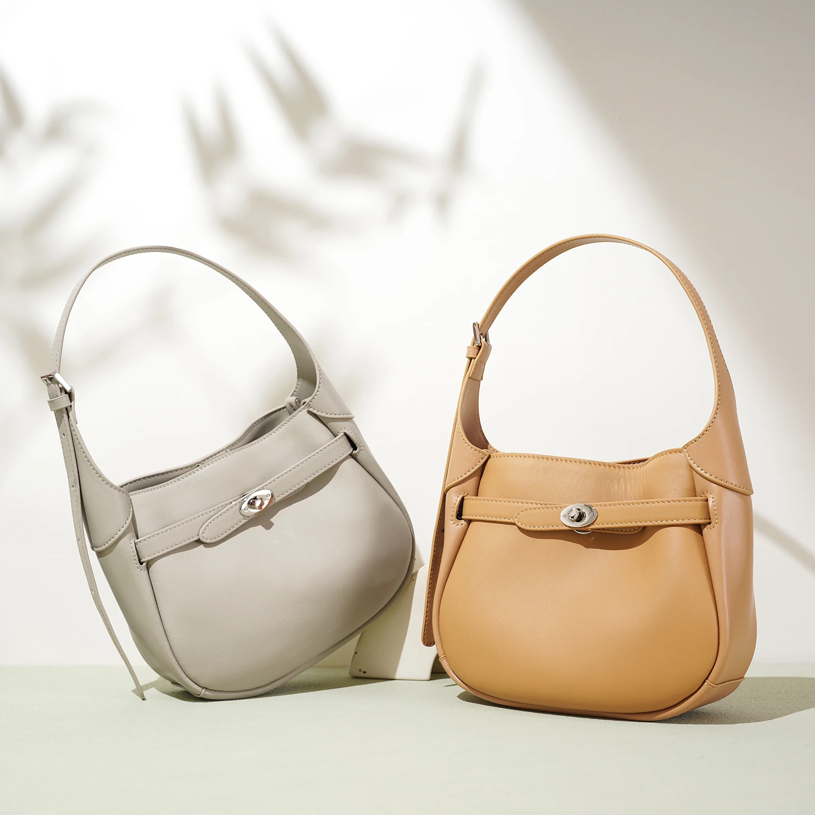 

2025 Summer New Top Grain Leather Saddle Bag Premium Shoulder Bucket Pack Lock Closure Commuting Chic Stylish Women's Handbag