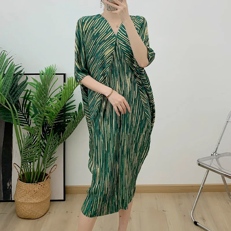 Pleated V-neck plus Size Women\'s Clothing High-Grade Bright Silk Batwing Sleeve Beautiful Slim Fit Slimming Dress [Ys381404]