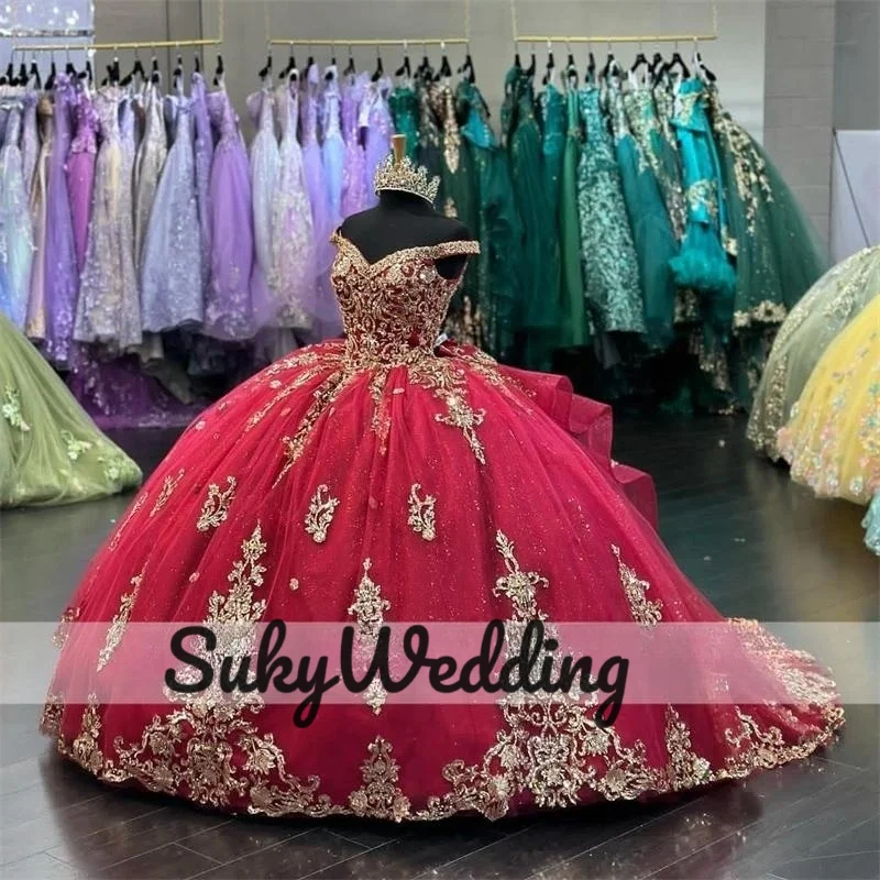 Luxo vermelho princesa quinceanera vestidos fora do ombro apliques de ouro rendas doce 15 mexicano baile de formatura vestidos de baile personalizado