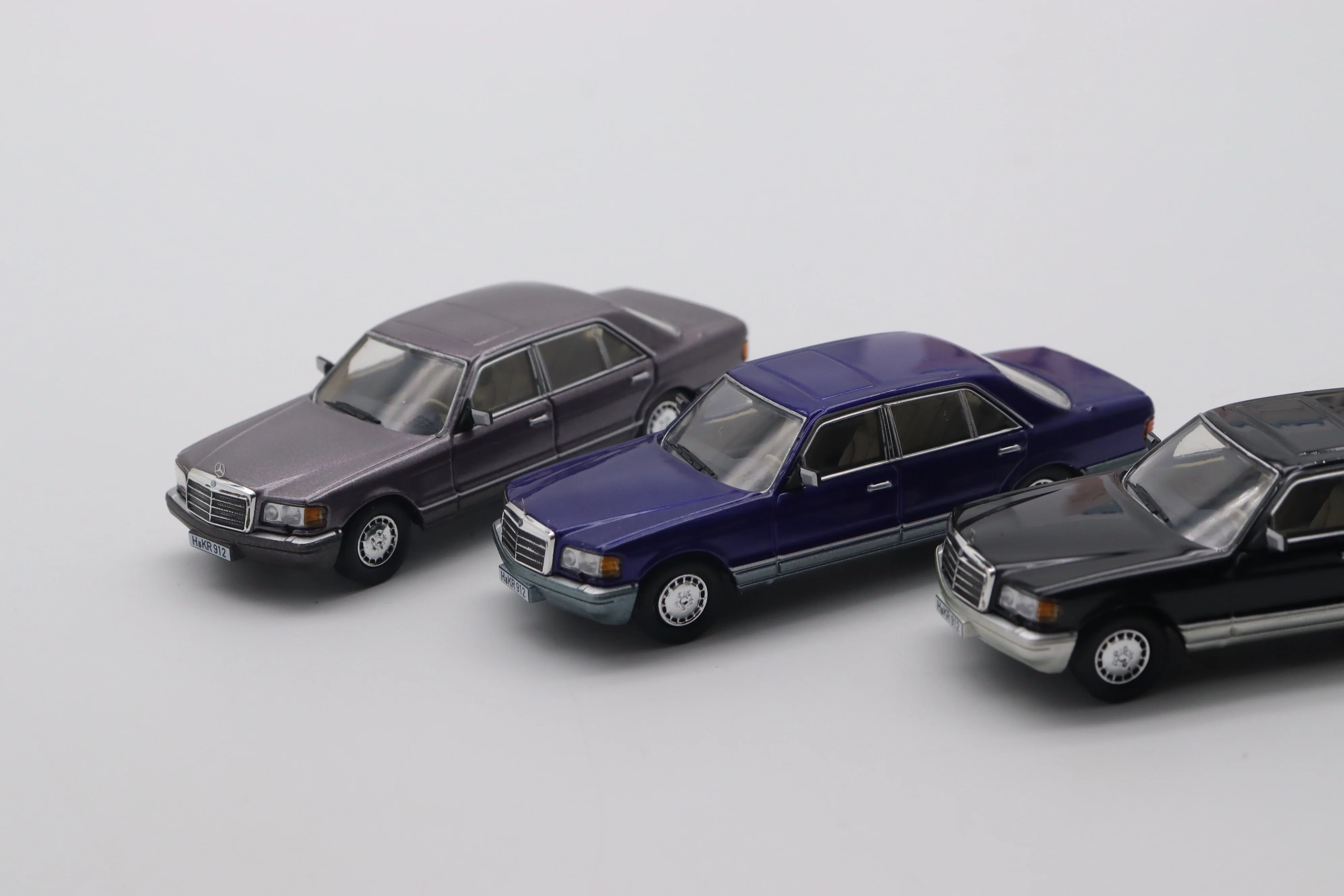 1:64 Model For Benz Master S-class 6th 560EL W126 Alloy Car Model With Showcase Toy Car Model Collection Gifts