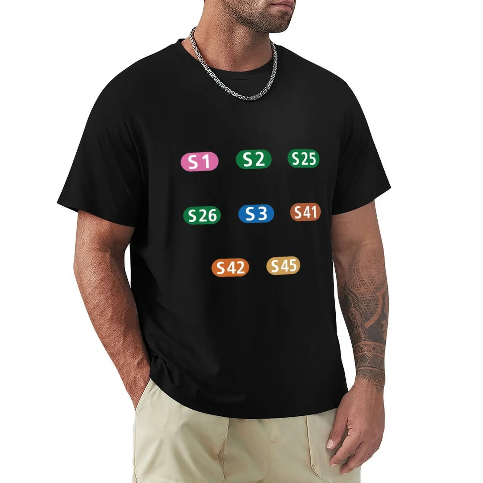 Camiseta com símbolos da linha S-Bahn de Berlim (S1-S45) Simples, de cor sólida e gola redonda