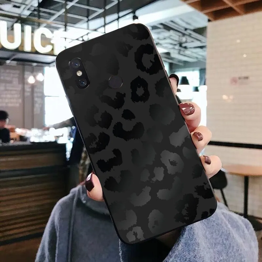 Leopard Print Black Phone Case For Xiaomi Mi 5X 8 9 10 11 12 lite pro 10T PocoX3pro PocoM3 Note 10 pro lite