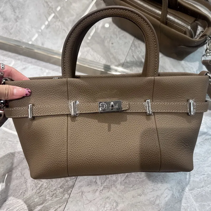 

2026 New Fashion Versatile Genuine Leather Handbags For Women Light Luxury High Quality Lychee Pattern Cowhide Bucket Bags