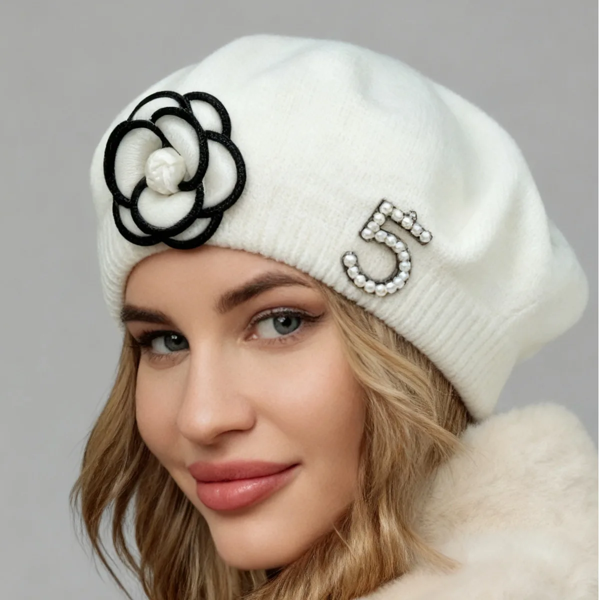 Woman's French Retro Elegant Knitted Beret with Flower Pearl Number Dec Autumn Winter Girl Ladies Cut Romantic Top Hat