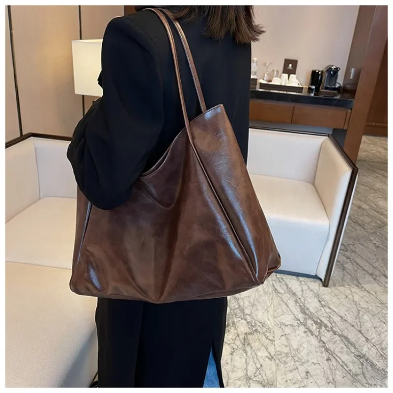 Solid Color Bag for Women Retro Fashion PU Leather Tote Bag Shiny Large Capacity Commuting Shoulder Bag