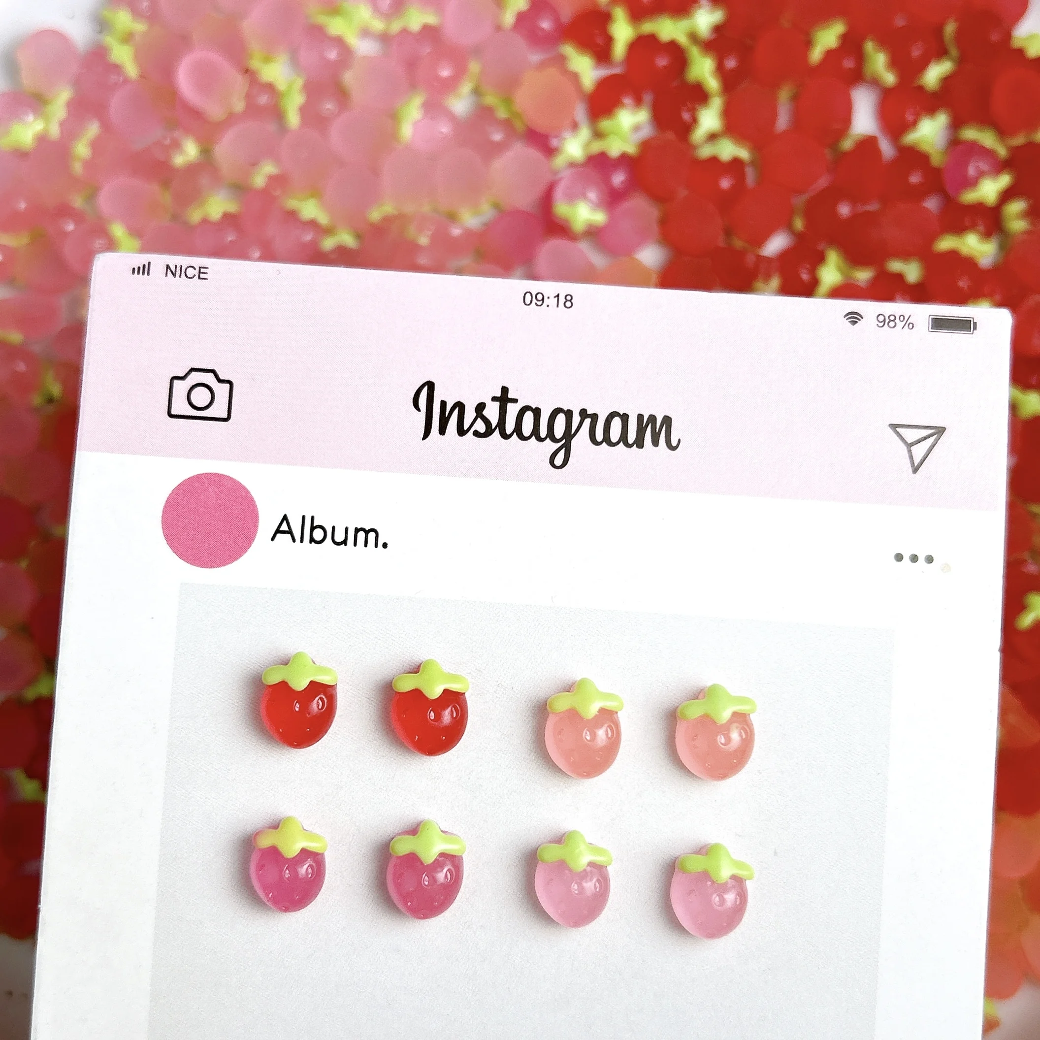 30PCS 크리 에이 티브 Kawaii 젤리 딸기 네일 매력 얼음 투명 빛나는 다채로운 딸기 수지 네일 아트 장식 DIY