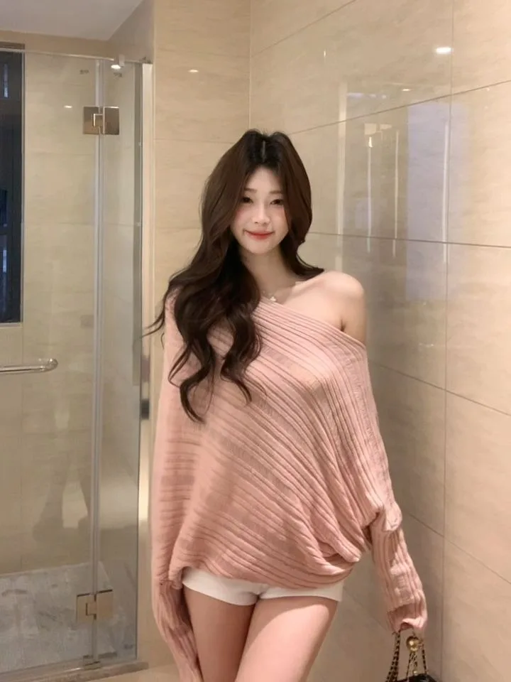 เสื้อสตรีถักนิตติ้งทรงหลวม แขนยาวทรงปีกค้างคาว คอเฉียง สไตล์ลำลอง แฟชั่นใหม่ ฤดูใบไม้ผลิ