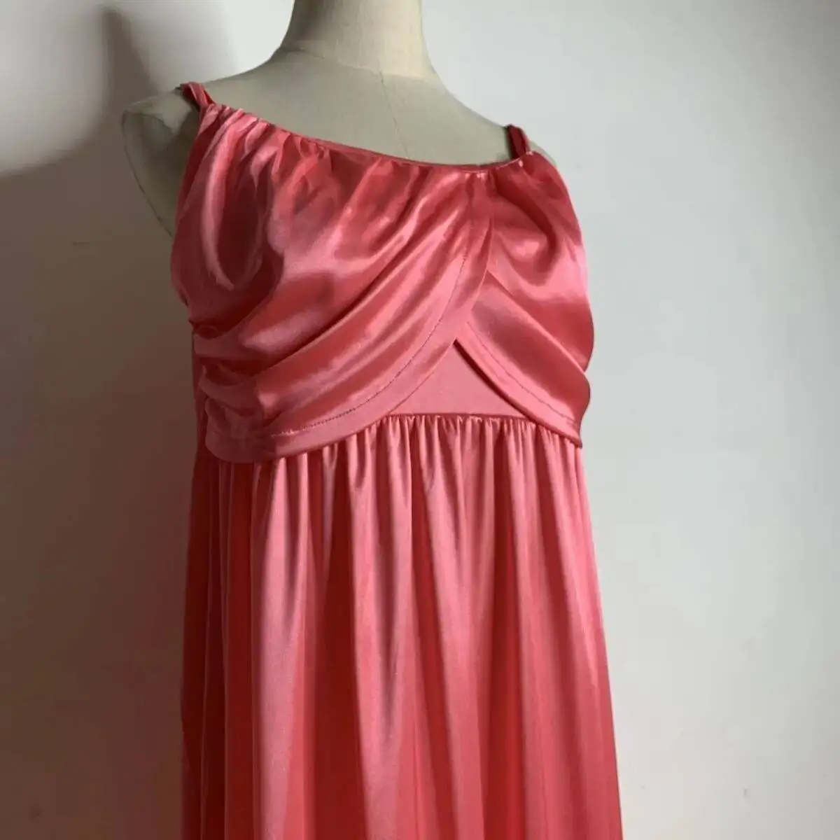 40-70kg 광택 있는 핑크 여성용 새틴 루즈 맥시 드레스 민소매 플러스 사이즈 섹시한 슬리핑 로브