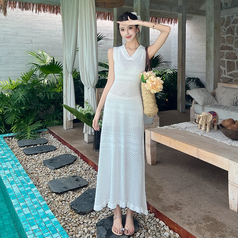 Nieuwe elegante effen kleur v-hals slanke gebreide jurk voor vrouwen zomer mouwloze holle casual a-lijn lange jurk casual jurk