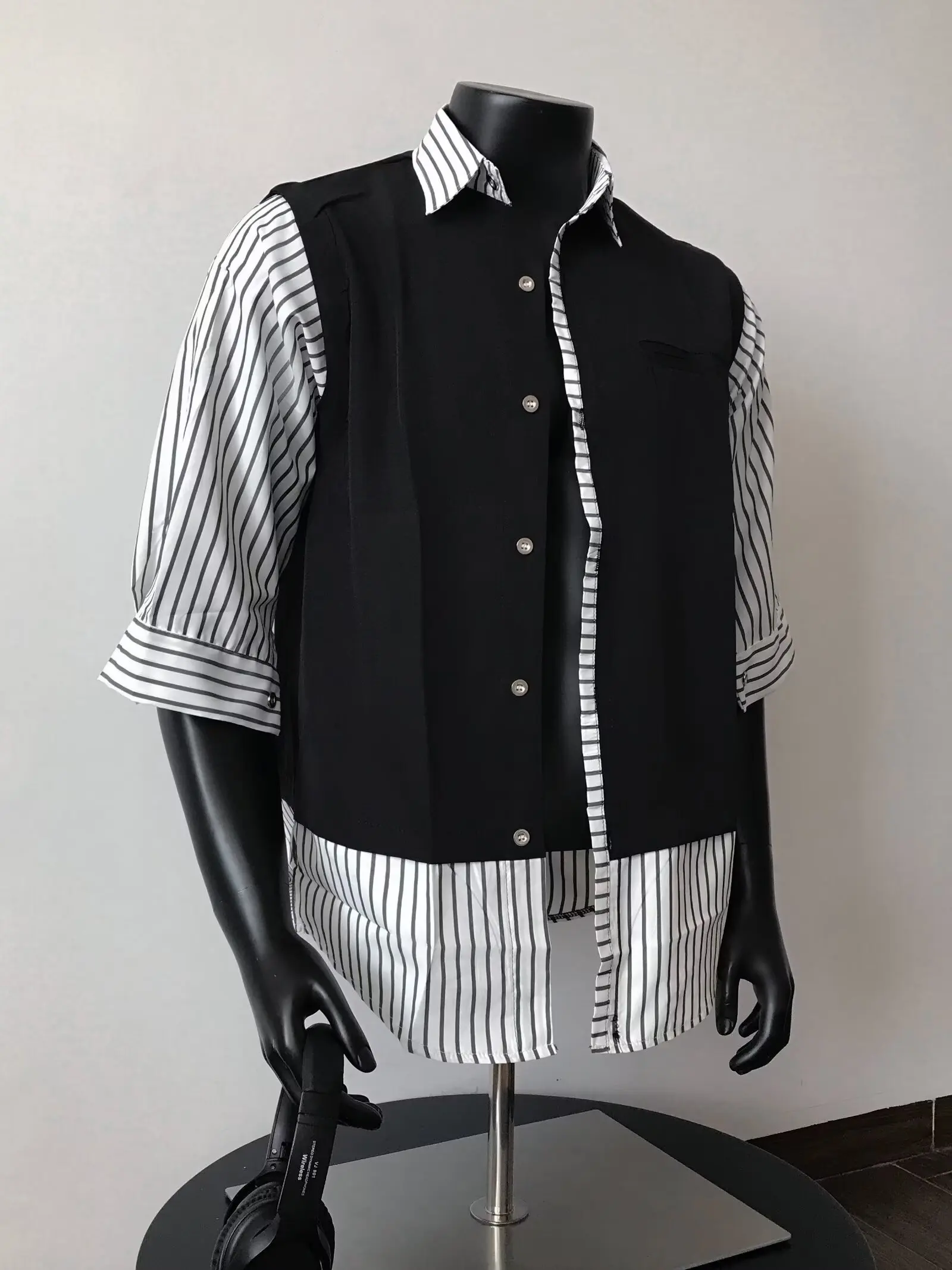 

Модная полосатая повседневная мужская футболка с лоскутным дизайном из дышащего полиэфирного волокна, легкая, класса люкс, спортивная, стильная