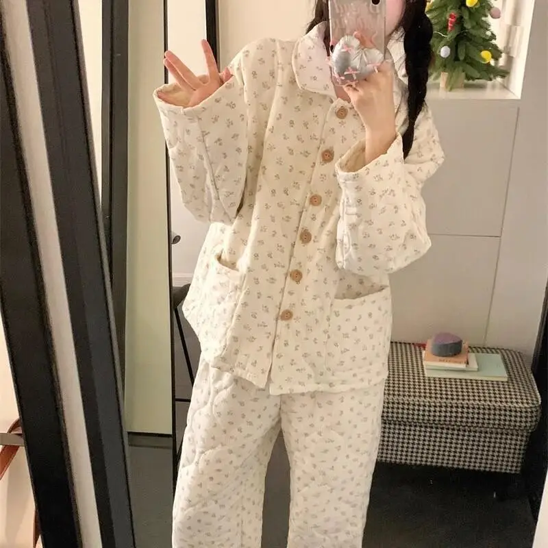 بيجامة نسائية صغيرة مطبوعة بالزهور من القطن الهوائي للفتيات للخريف والشتاء سميكة من الفلانيل مبطنة بالصوف طقم ملابس منزلية بنمط جديد