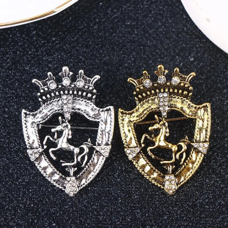 New Vintage Rhinestone Mini Crown Brooch Elegant Horse Lapel Pin Badge Suit Corsage Clothing Decor for Men