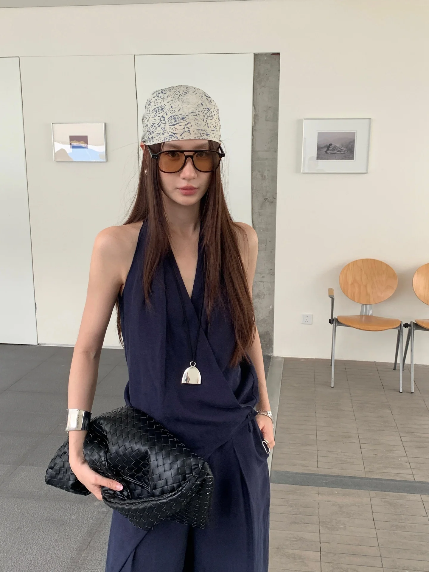 

Элегантный женский летний топ с V-образным вырезом и бретельками, однотонный, минималистичный, модный, дышащий, тонкий, стандартной длины