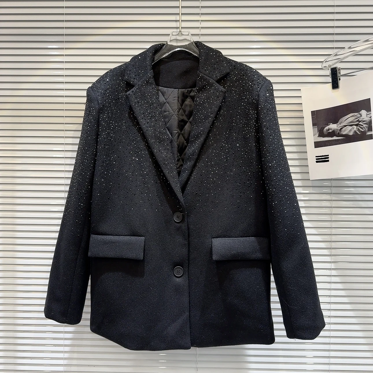 

Черный шерстяной пиджак с пайетками, с подплечниками, с хлопковыми вставками, оригинальный дизайн, однотонный, с длинными рукавами, деловой стиль